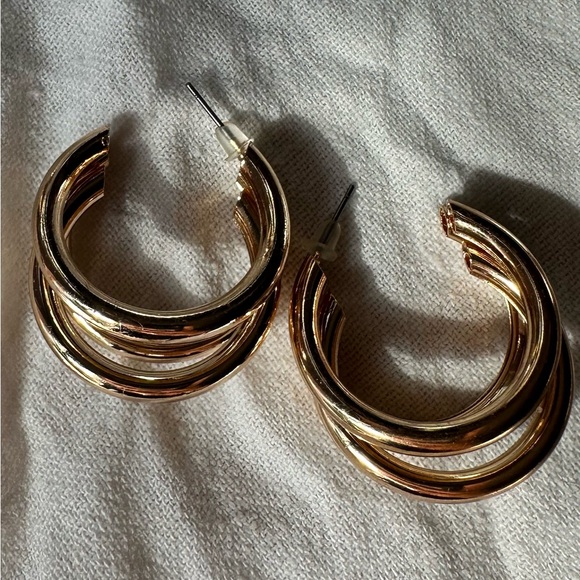 ✨Elegant Gold Hoop Earrings - Picture 3 of 3